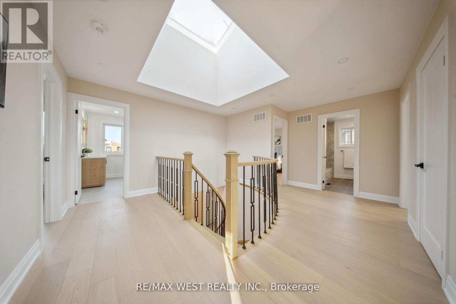 4 Snowcrest Court, Markham, Ontario  L3S 2V9 - Photo 34 - N12795698