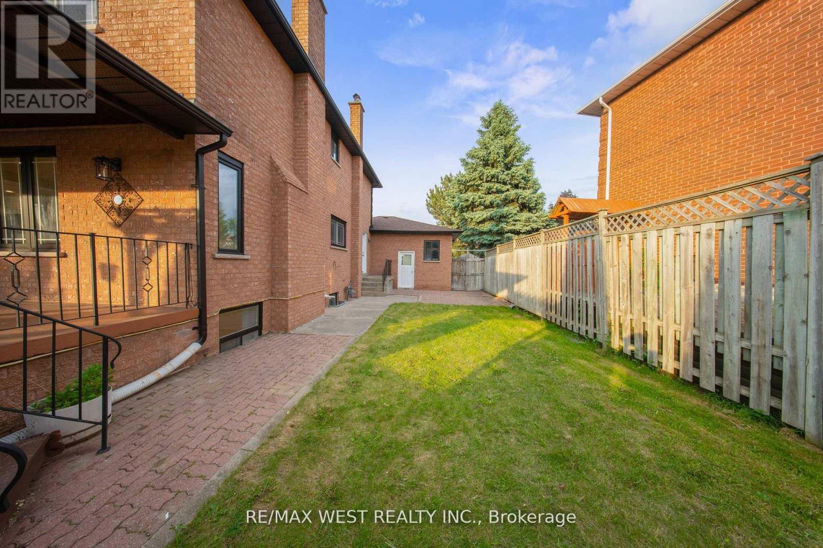 4 Snowcrest Court, Markham, Ontario  L3S 2V9 - Photo 48 - N12795698