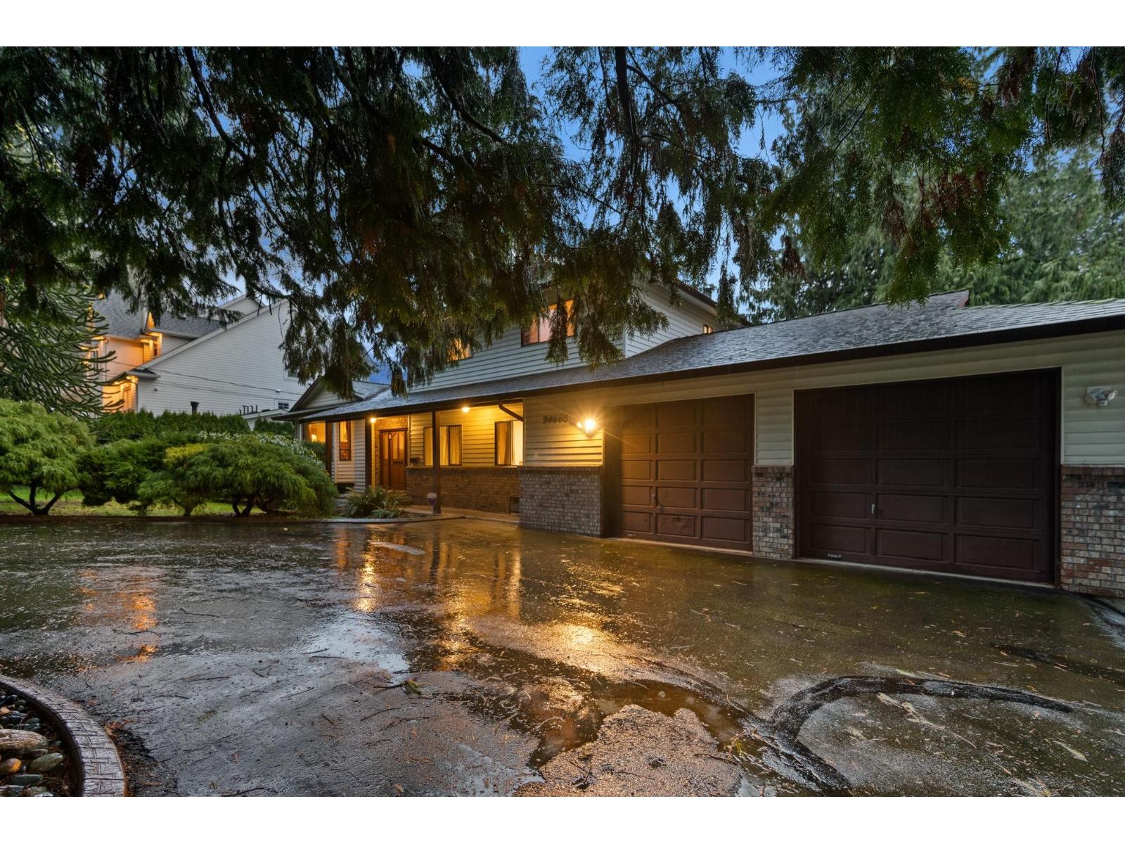 34660 Walker Crescent, Abbotsford, British Columbia  V2S 1J3 - Photo 2 - R3090734