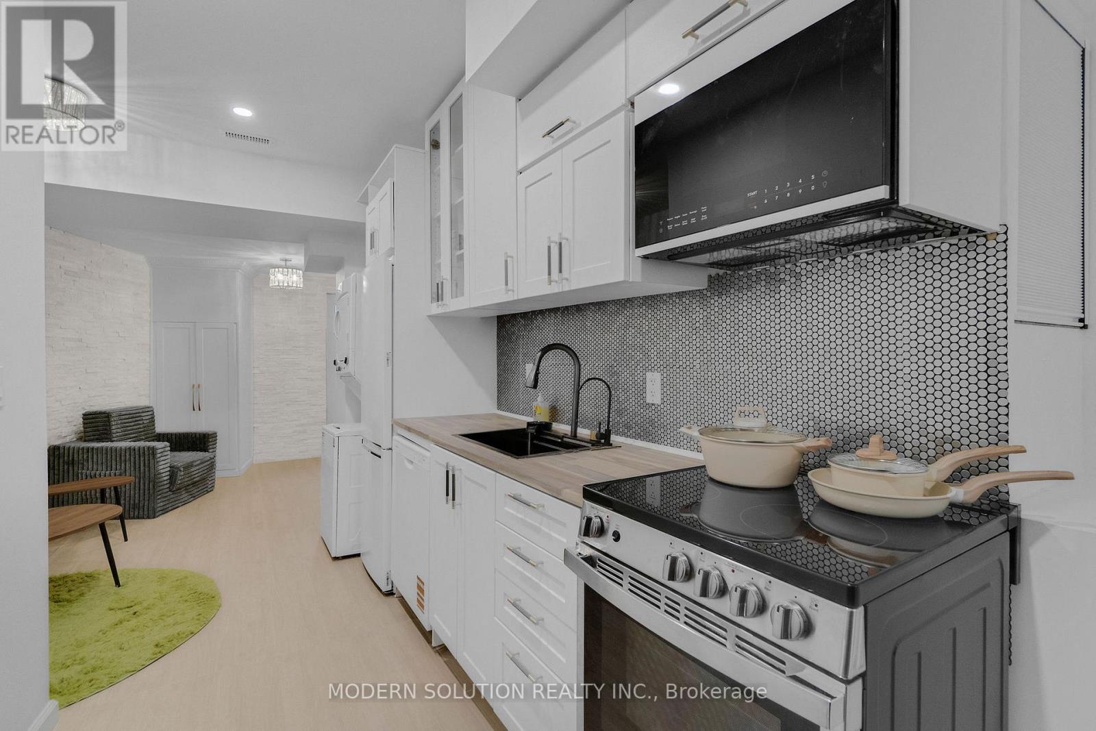 LOWER - 66 SILVERTHORN AVENUE, Toronto, Ontario