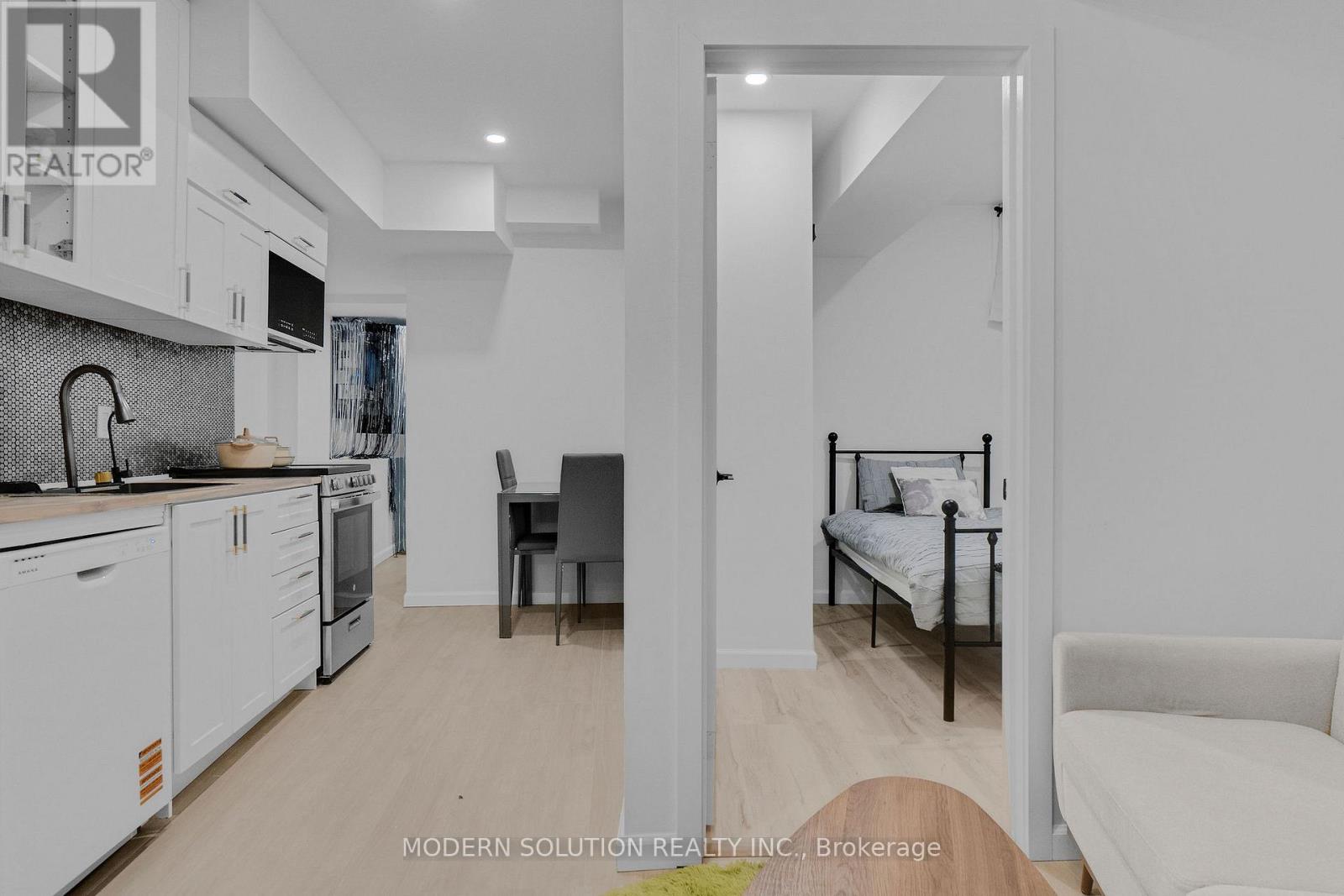 Lower - 66 Silverthorn Avenue, Toronto, Ontario  M6N 3J8 - Photo 10 - W12795628