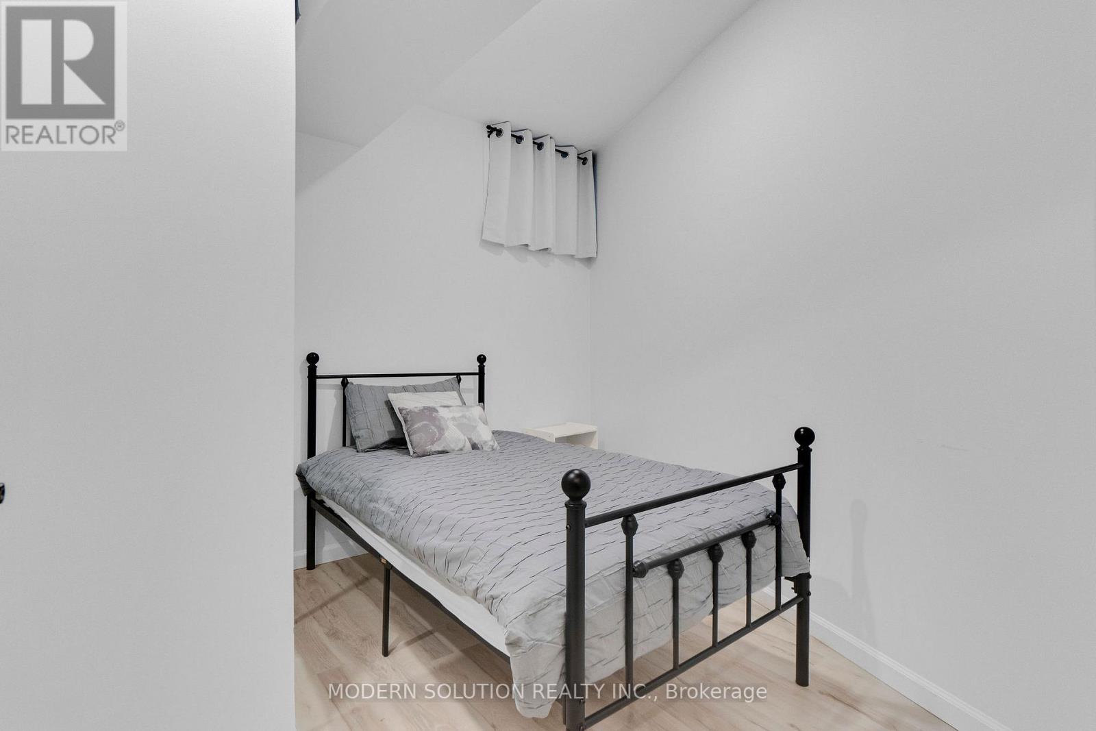 Lower - 66 Silverthorn Avenue, Toronto, Ontario  M6N 3J8 - Photo 11 - W12795628