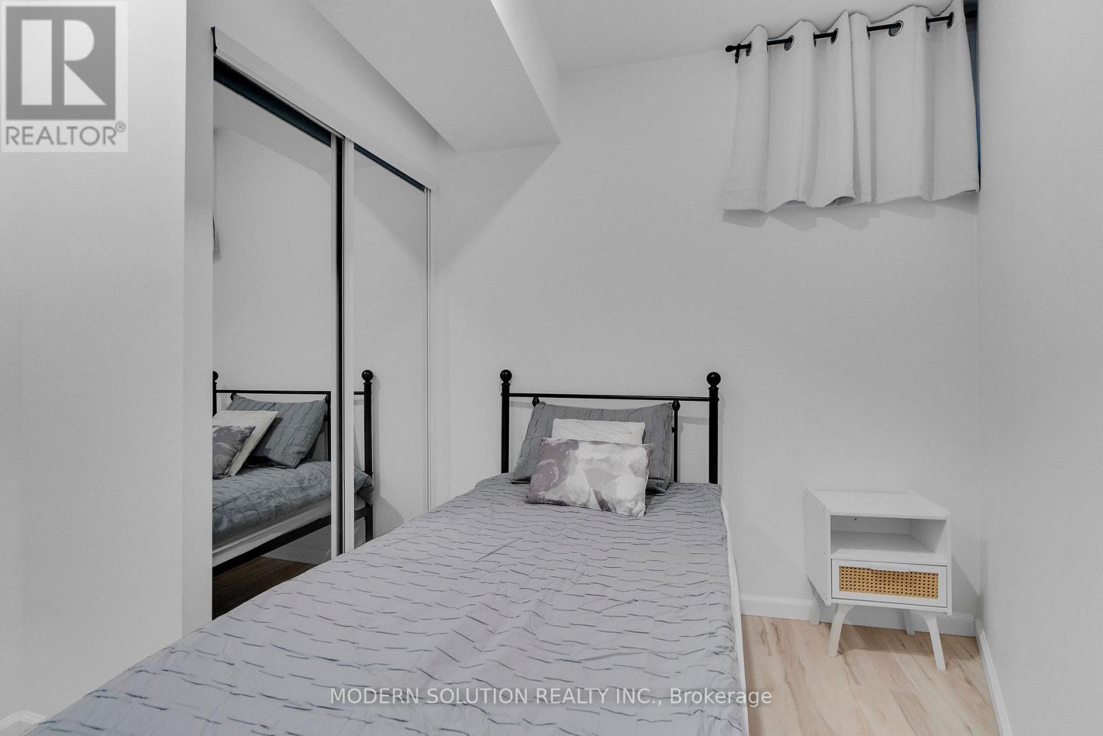 Lower - 66 Silverthorn Avenue, Toronto, Ontario  M6N 3J8 - Photo 12 - W12795628