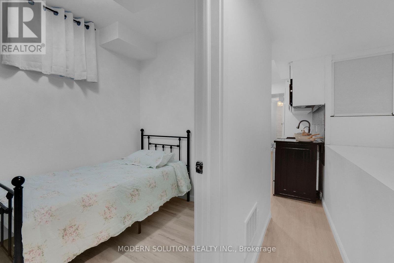 Lower - 66 Silverthorn Avenue, Toronto, Ontario  M6N 3J8 - Photo 13 - W12795628