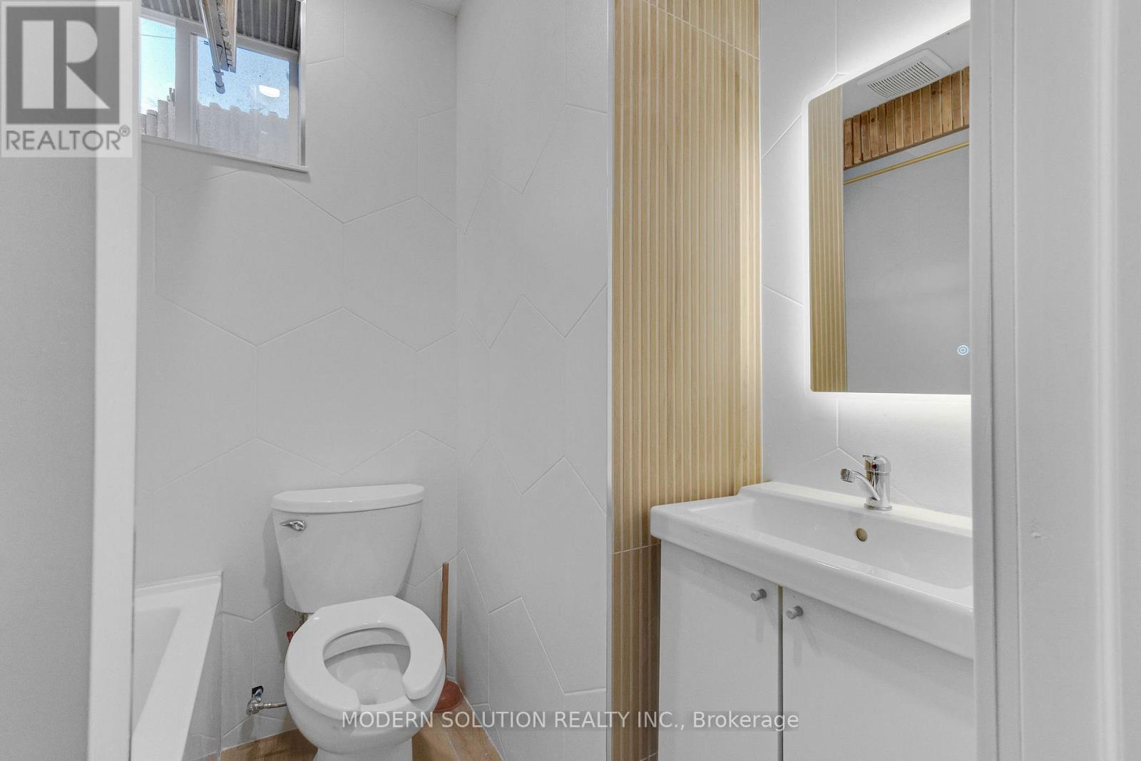 Lower - 66 Silverthorn Avenue, Toronto, Ontario  M6N 3J8 - Photo 16 - W12795628