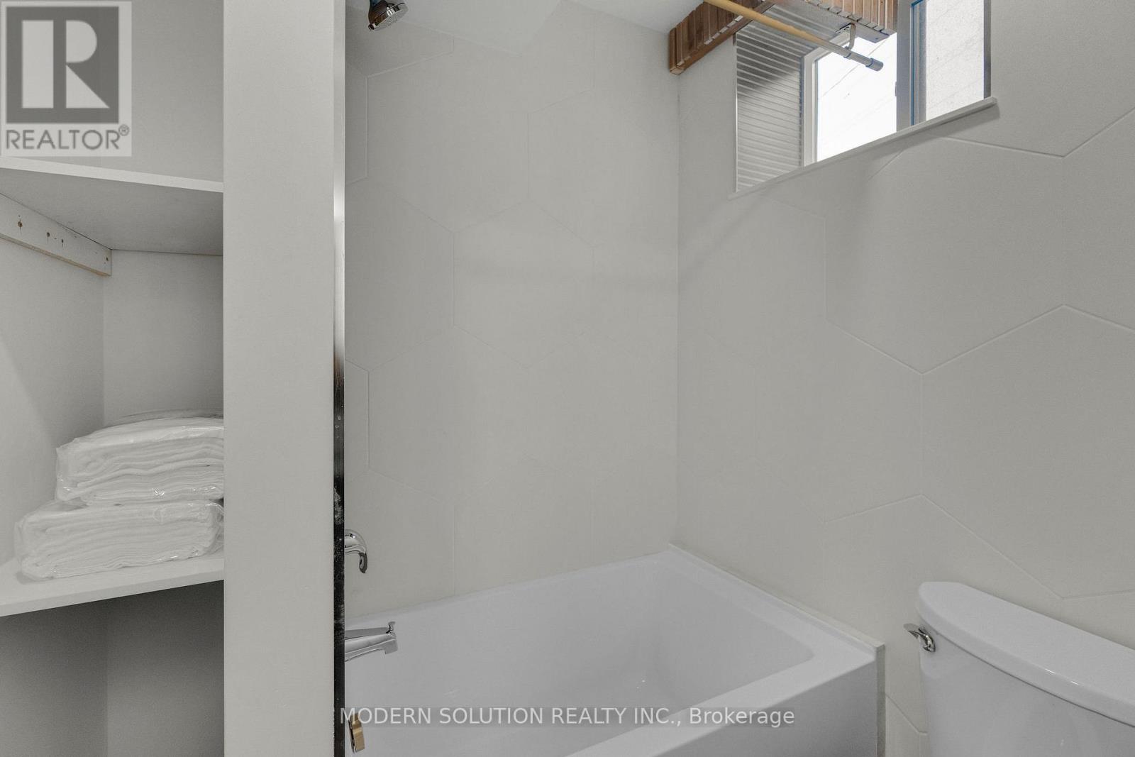 Lower - 66 Silverthorn Avenue, Toronto, Ontario  M6N 3J8 - Photo 17 - W12795628