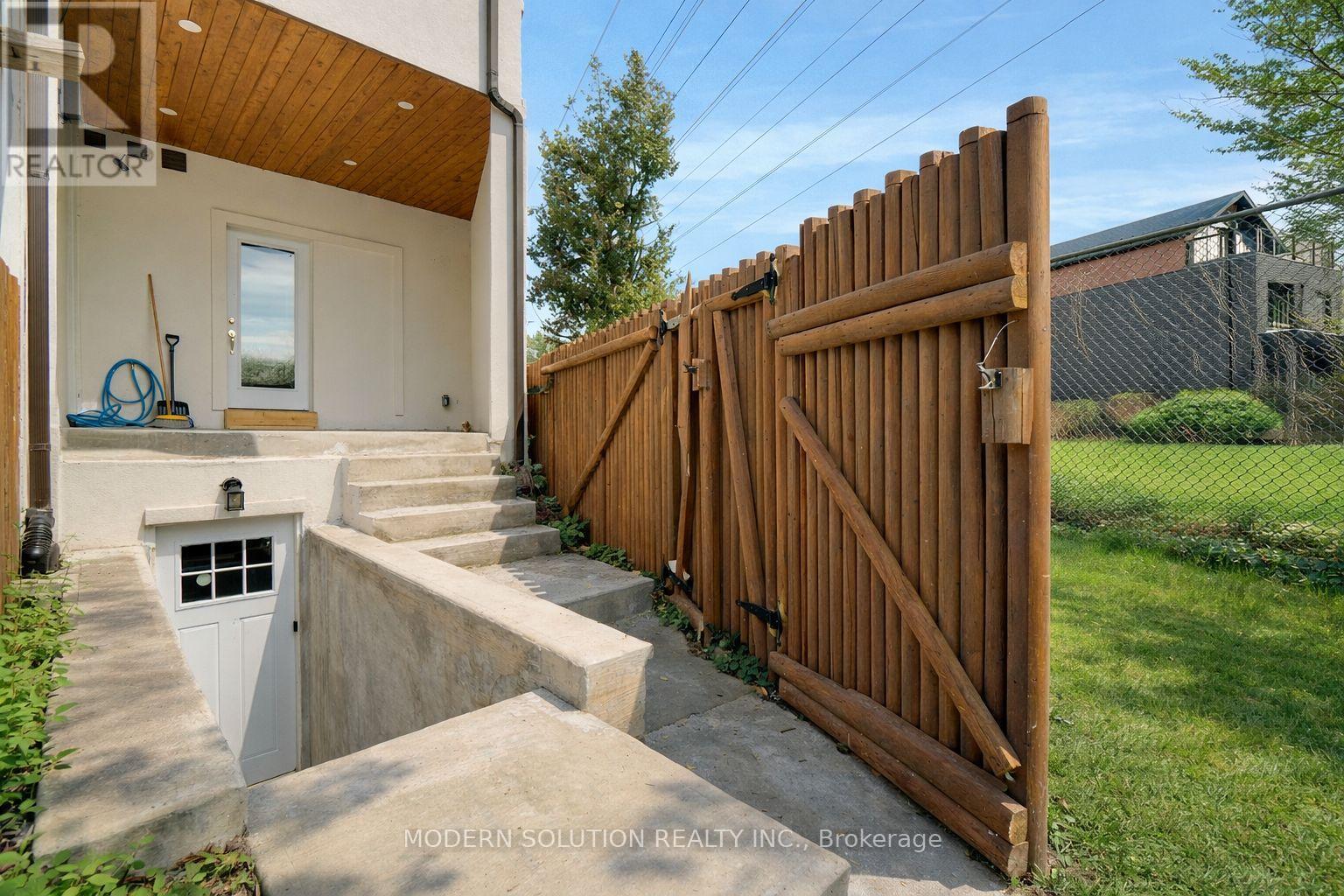 Lower - 66 Silverthorn Avenue, Toronto, Ontario  M6N 3J8 - Photo 4 - W12795628