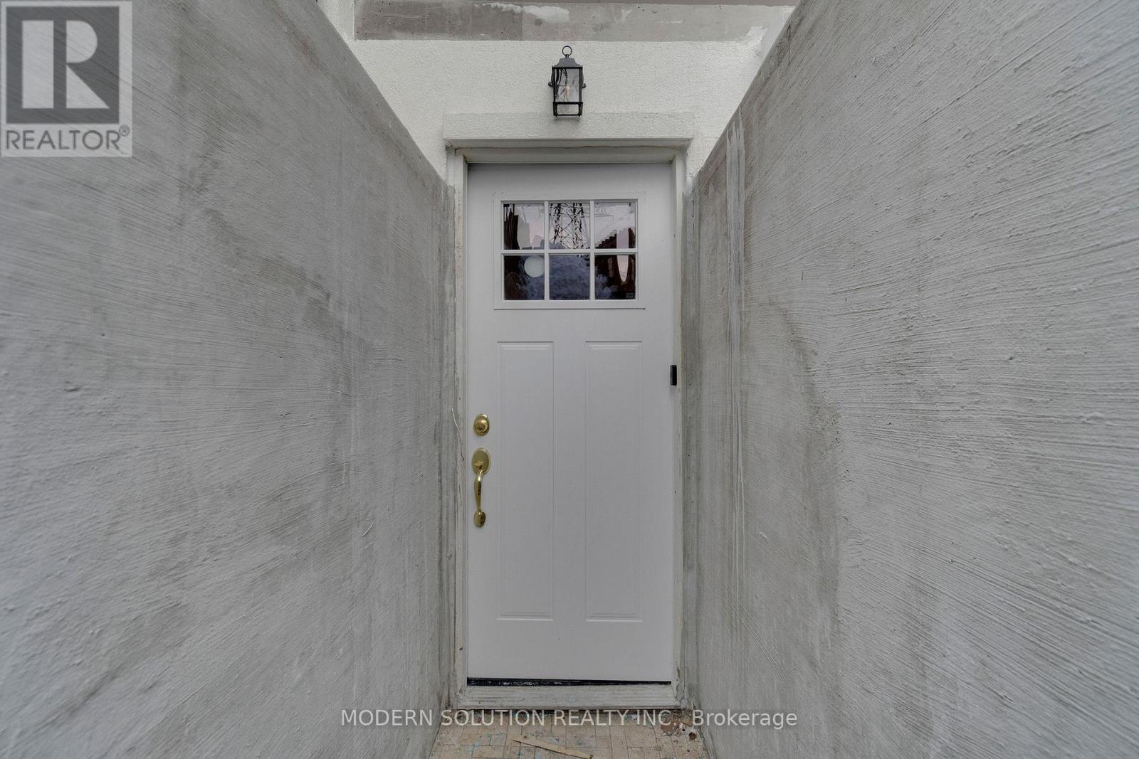 Lower - 66 Silverthorn Avenue, Toronto, Ontario  M6N 3J8 - Photo 5 - W12795628