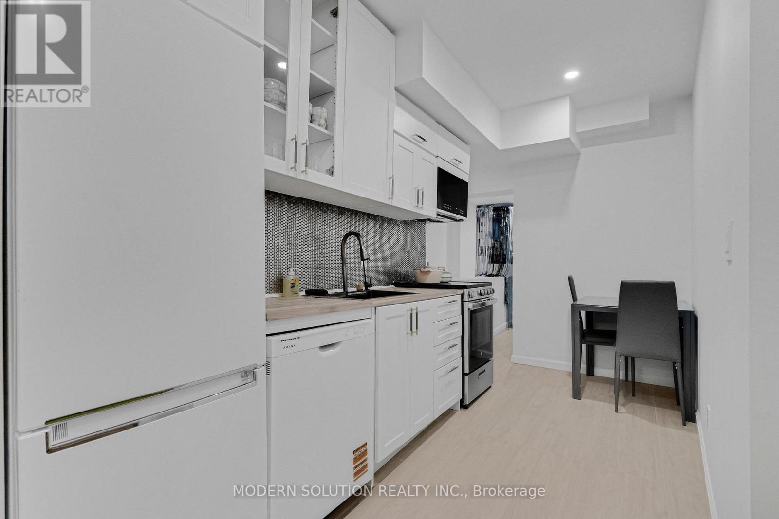 Lower - 66 Silverthorn Avenue, Toronto, Ontario  M6N 3J8 - Photo 9 - W12795628