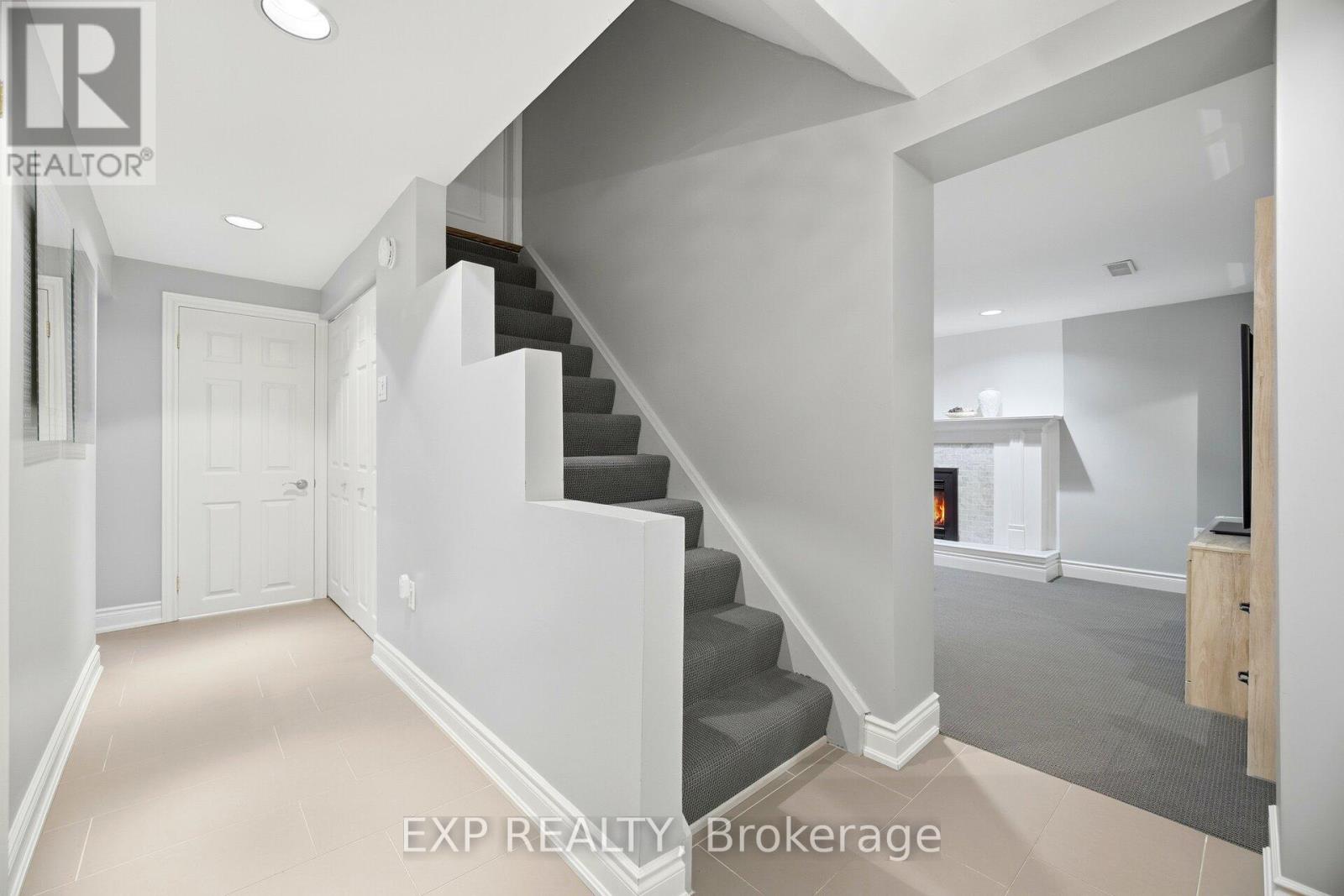 298 Edrich Court, Mississauga, Ontario  L5A 1R3 - Photo 22 - W12795630