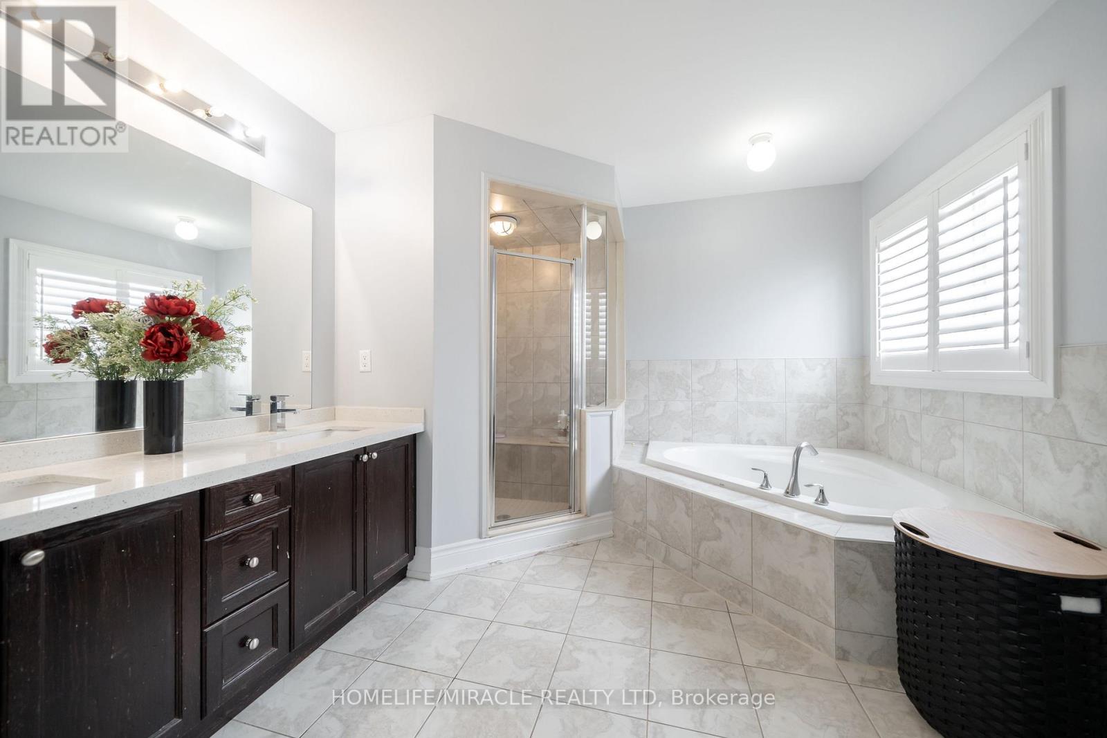 11 Noranda Crescent, Brampton, Ontario  L6Y 0M7 - Photo 8 - W12795690