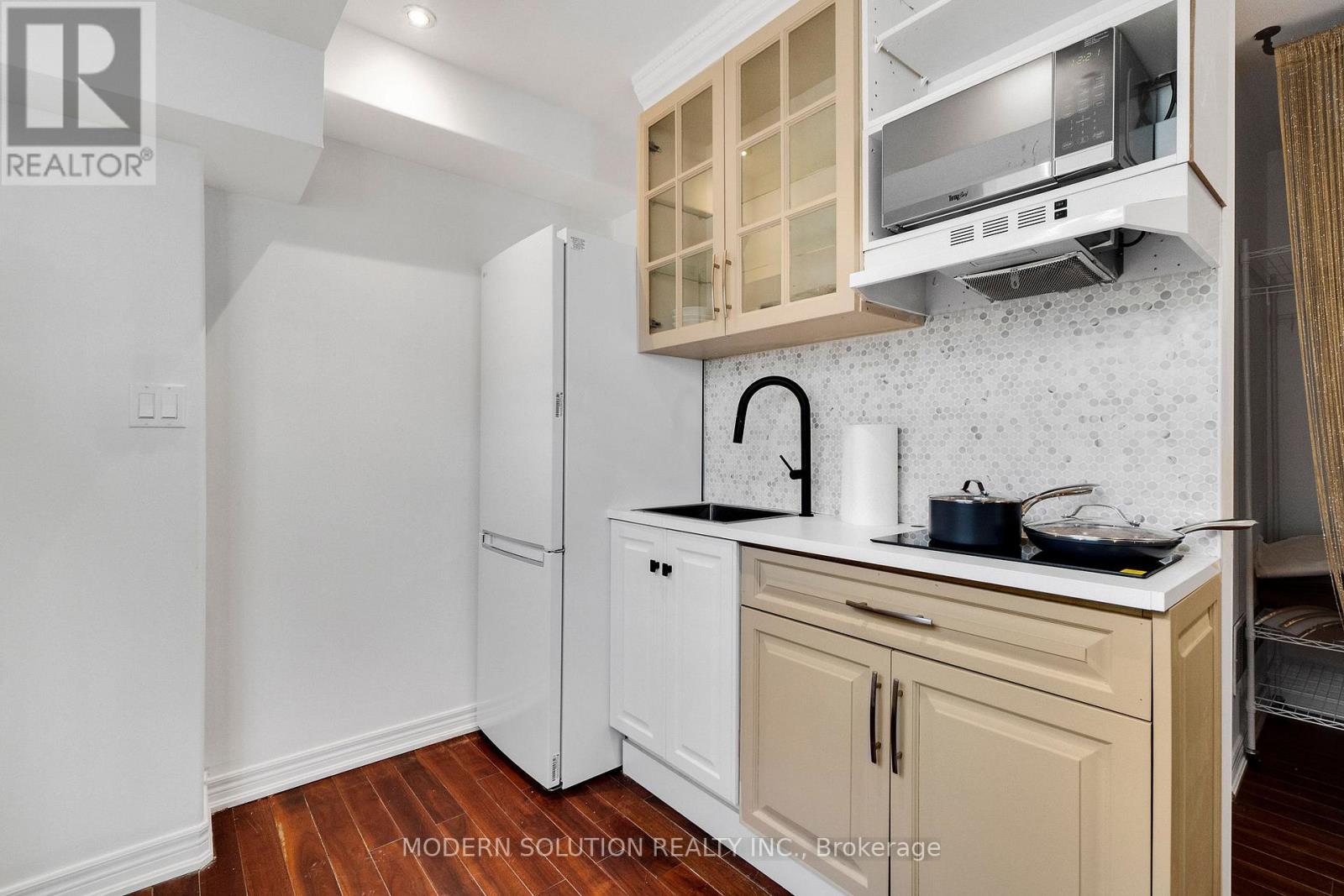 Unit 1 - 246 Prescott Avenue, Toronto, Ontario  M6N 3H1 - Photo 7 - W12795694