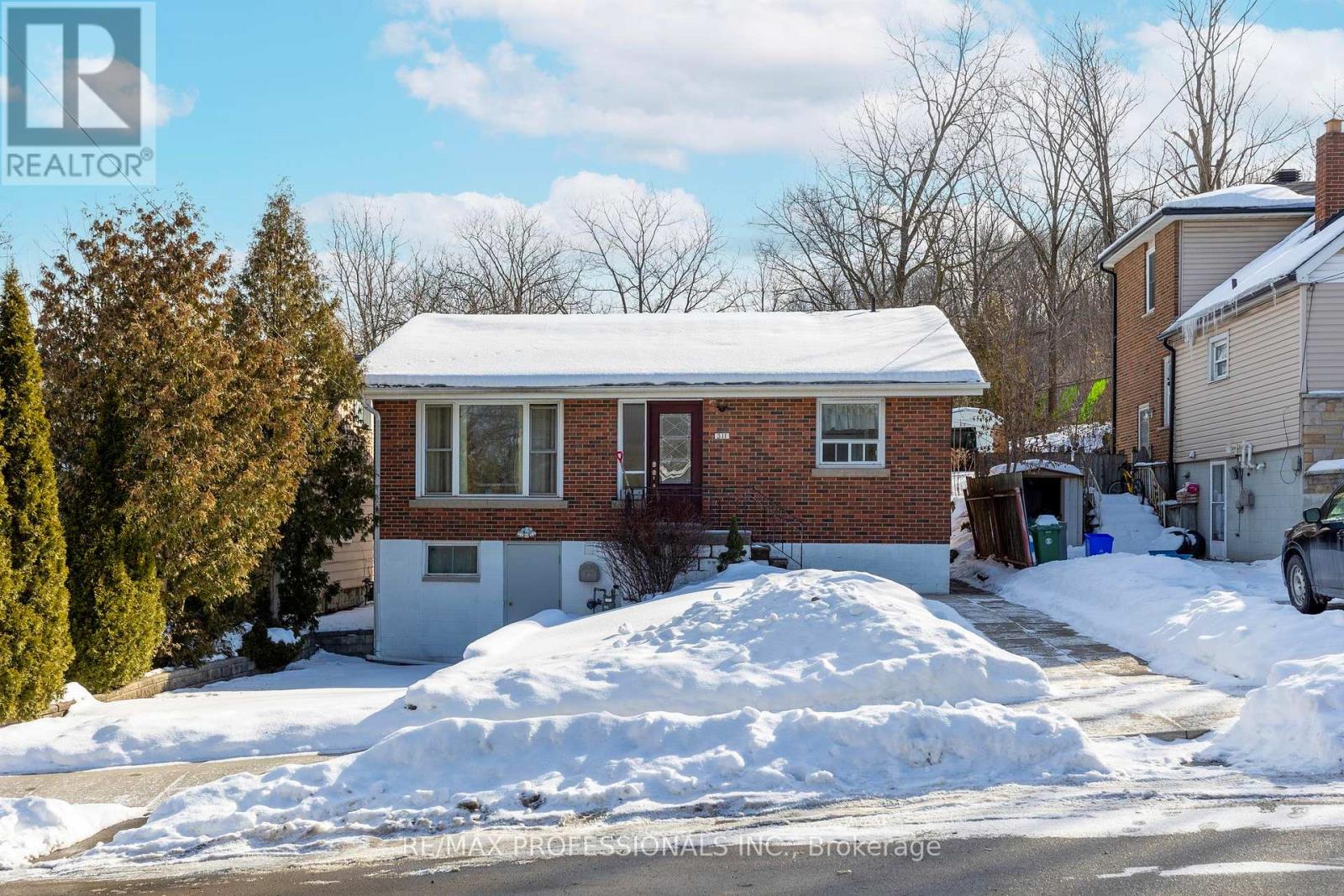 311 Bowman Street, Hamilton, Ontario  L8S 2V4 - Photo 2 - X12795684