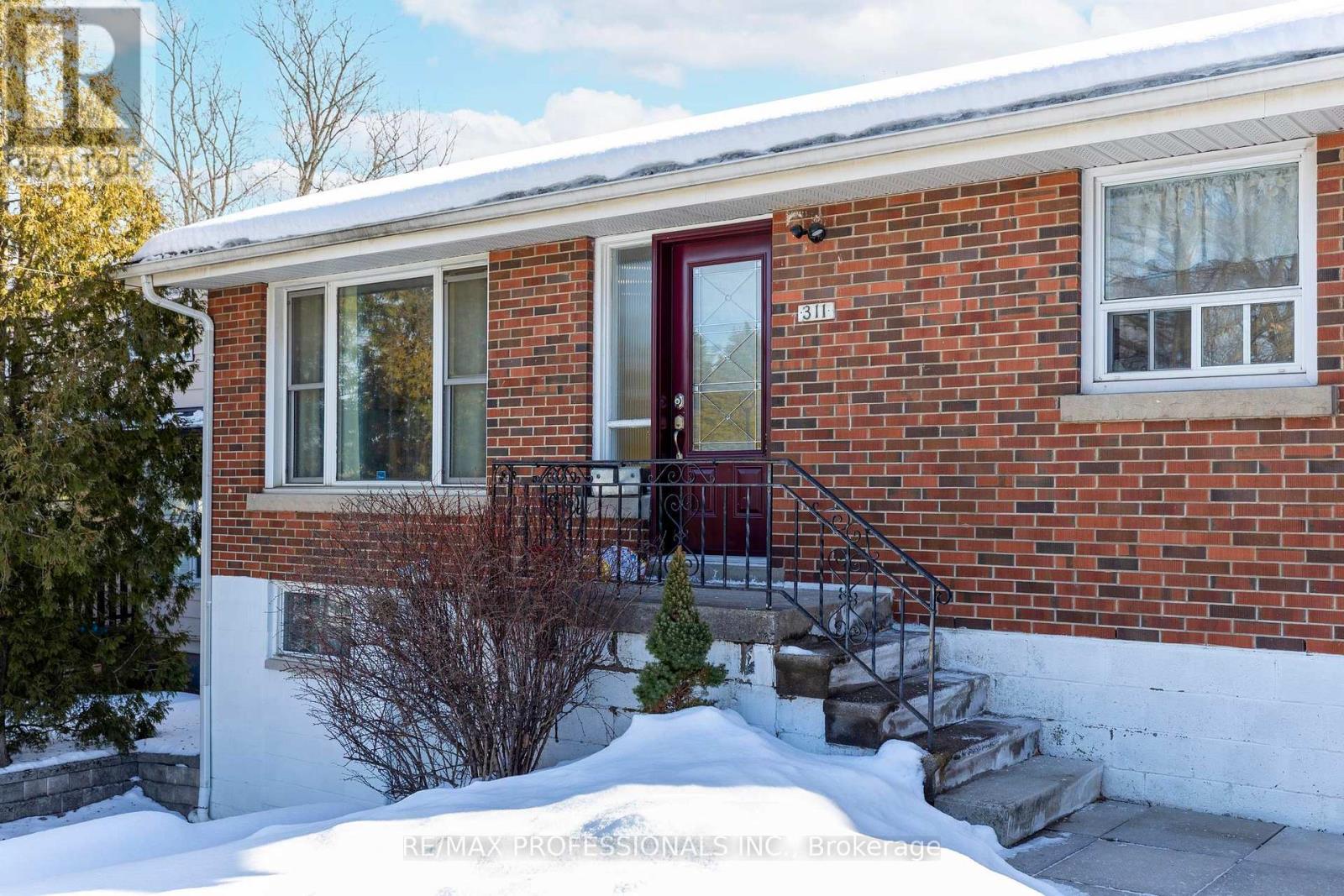 311 Bowman Street, Hamilton, Ontario  L8S 2V4 - Photo 3 - X12795684