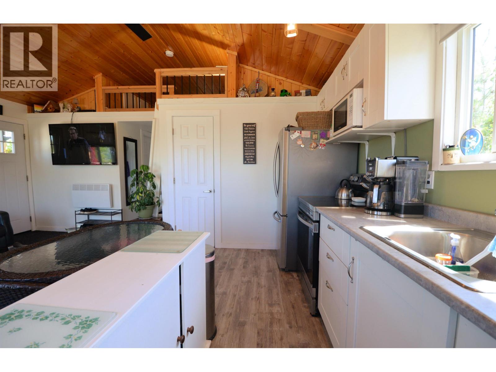 56800 S Somerset Drive, Cluculz Lake, British Columbia  V0J 3A3 - Photo 8 - R3090297