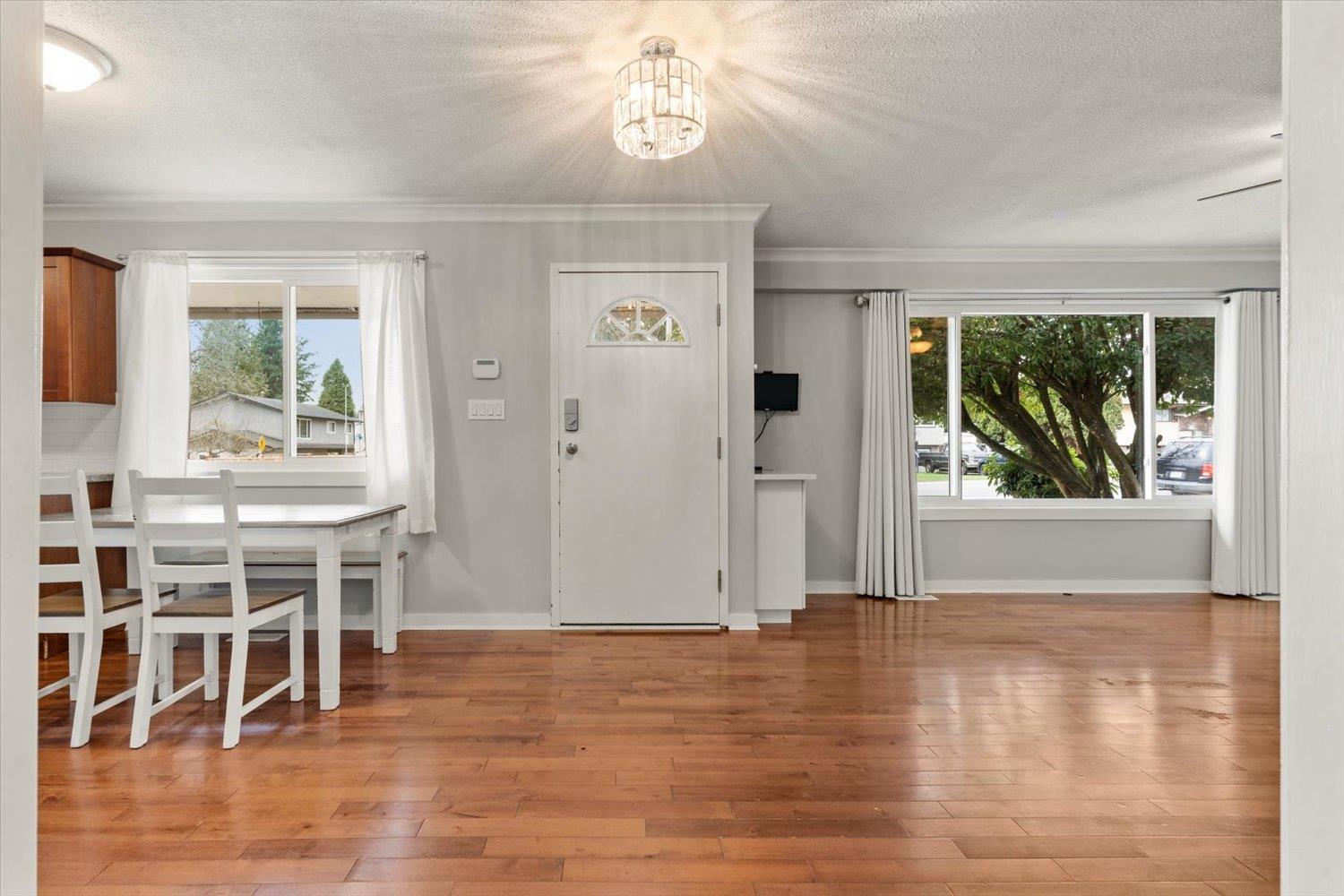 7626 Wren Street, Mission, British Columbia  V2V 3C3 - Photo 6 - R3090249