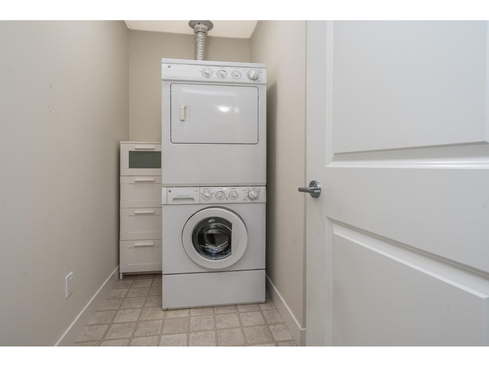 410 15735 Croydon Drive, Surrey, British Columbia V3Z 2L5 - Photo 9 - R3090490