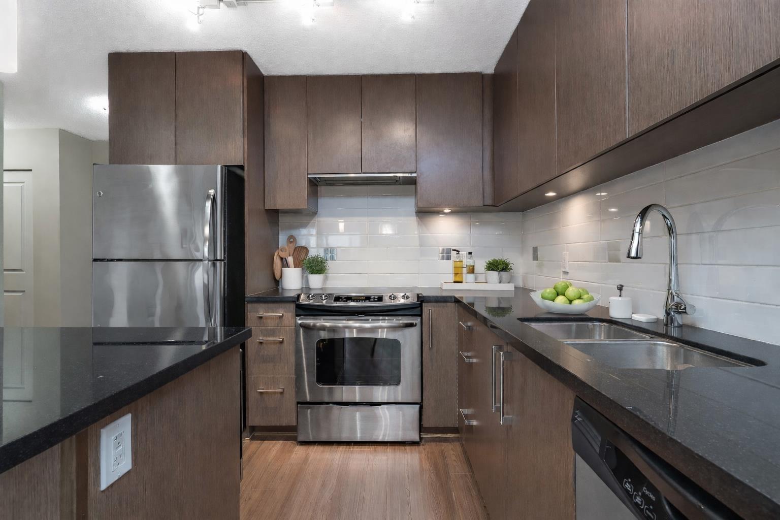 410 15735 Croydon Drive, Surrey, British Columbia V3Z 2L5 - Photo 3 - R3090490