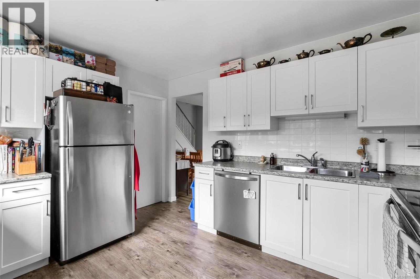 1725/1727 Ashdale Pl, Saanich, British Columbia  V8N 1P1 - Photo 15 - 1024119