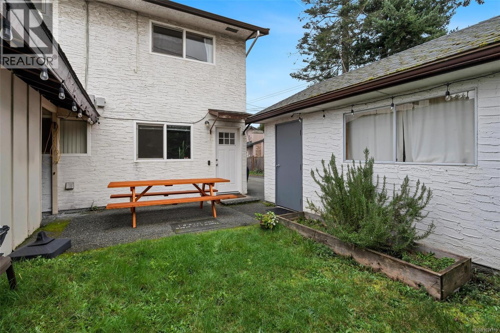 1725/1727 Ashdale Pl, Saanich, British Columbia  V8N 1P1 - Photo 29 - 1024119