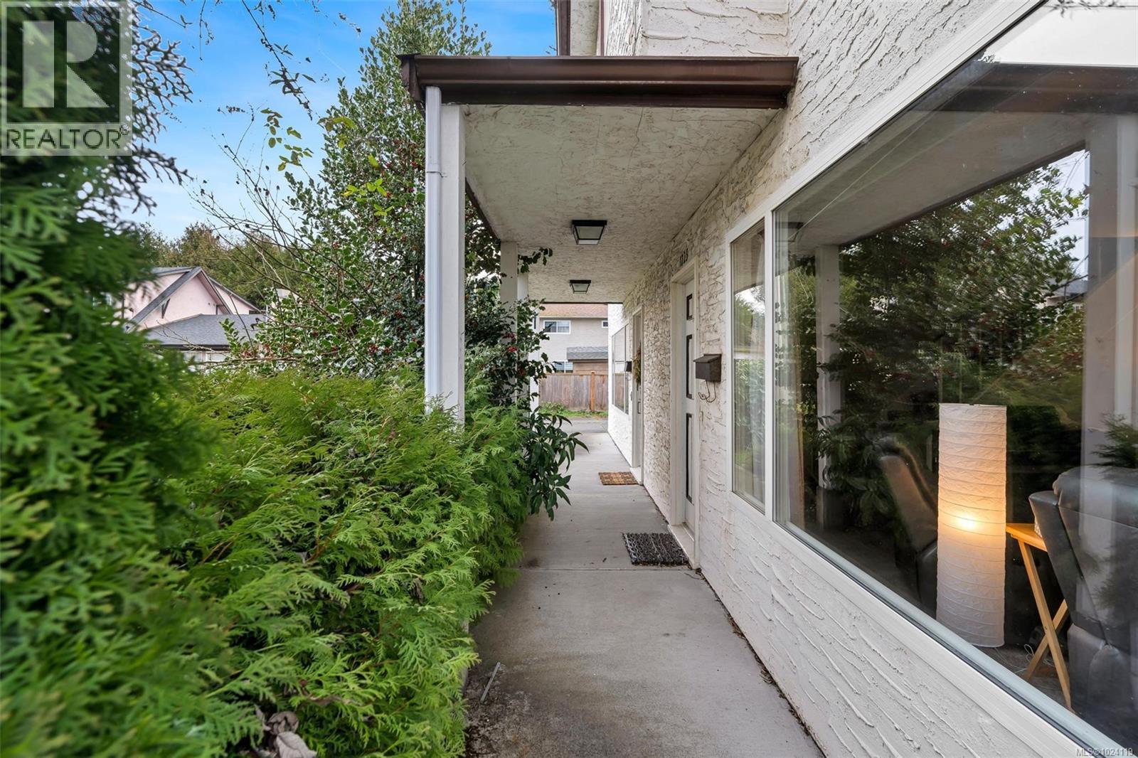 1725/1727 Ashdale Pl, Saanich, British Columbia  V8N 1P1 - Photo 31 - 1024119