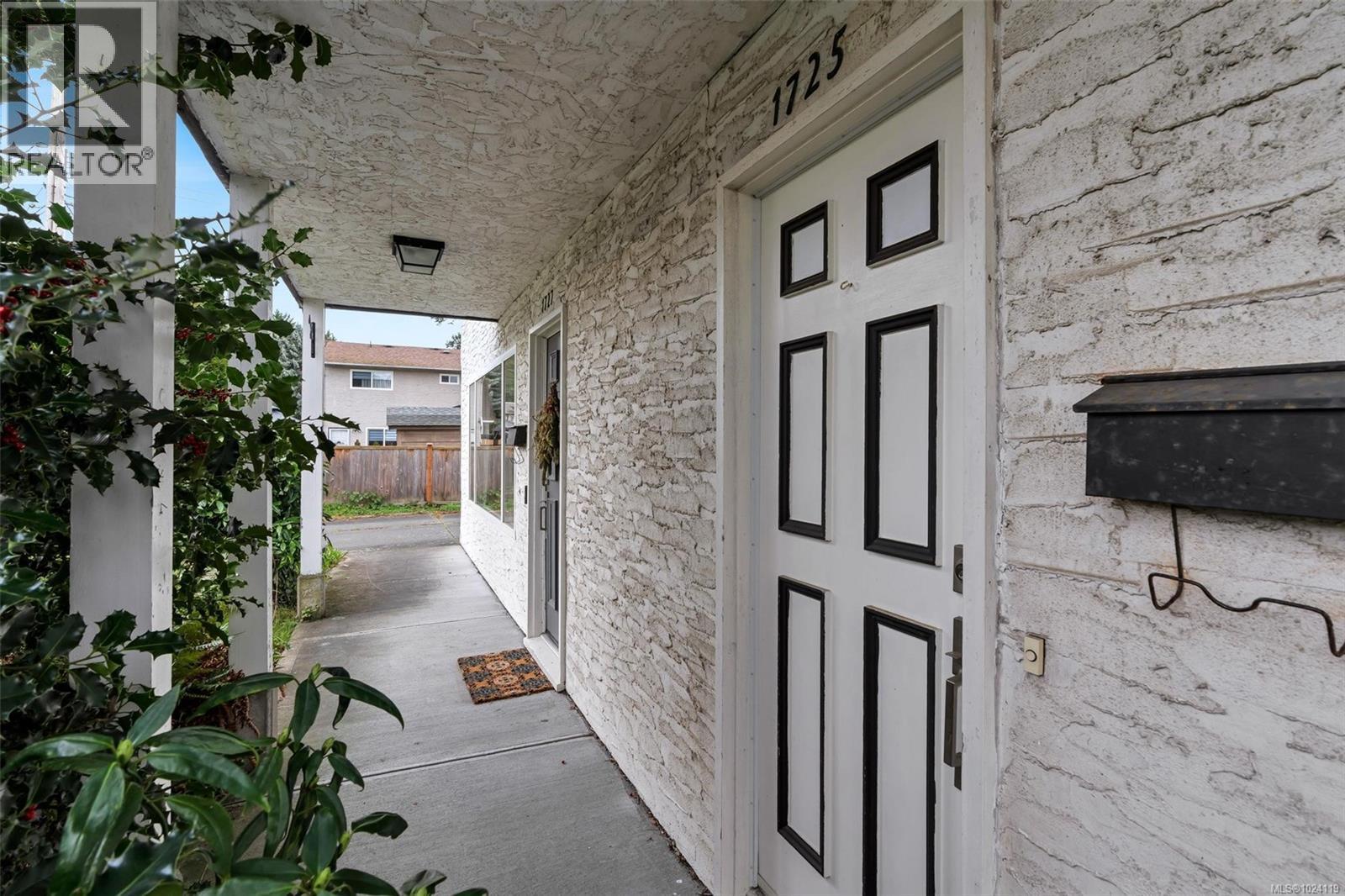 1725/1727 Ashdale Pl, Saanich, British Columbia  V8N 1P1 - Photo 32 - 1024119