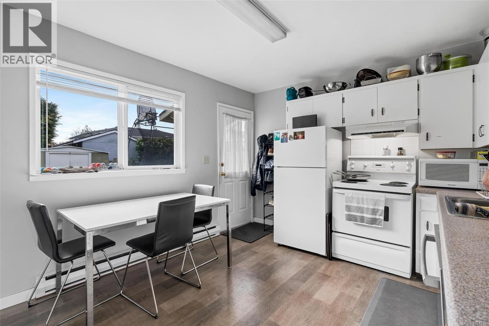 1725/1727 Ashdale Pl, Saanich, British Columbia  V8N 1P1 - Photo 36 - 1024119