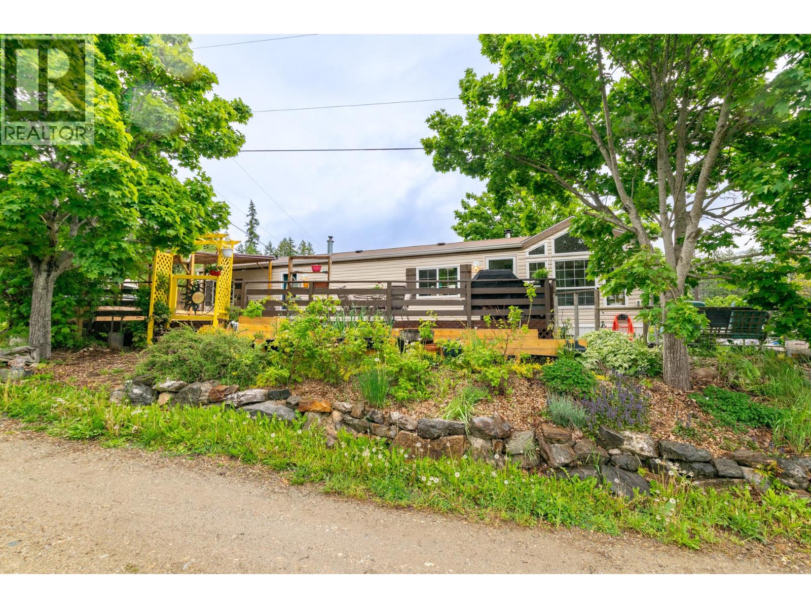 6696 Sunnybrae Canoe Point Road Unit# 12, Tappen, British Columbia  V0E 2X1 - Photo 2 - 10375731