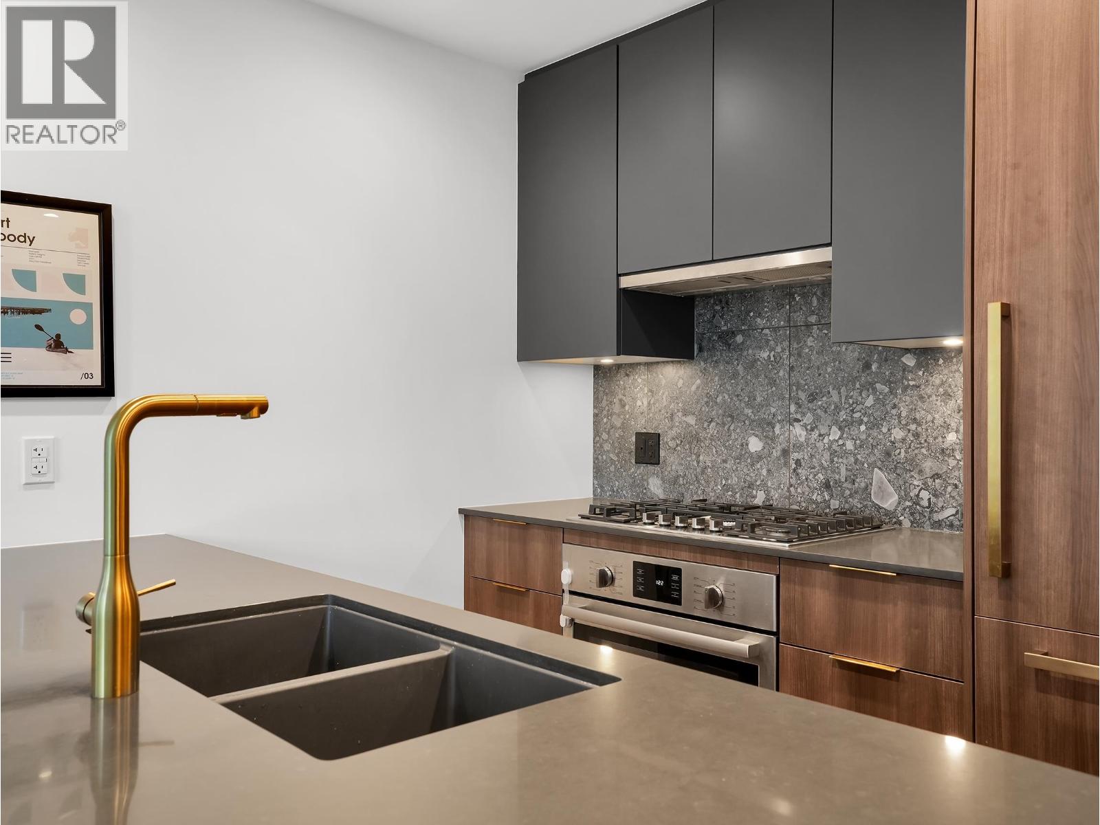 404 2375 Emery Court, North Vancouver, British Columbia  V7J 0E8 - Photo 4 - R3090696