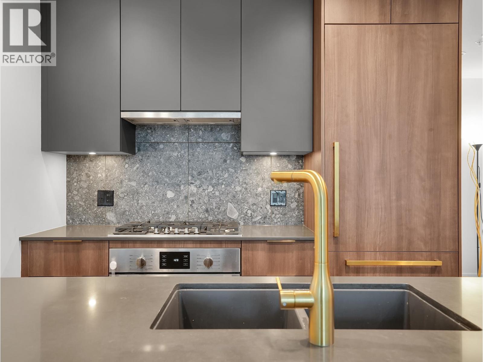 404 2375 Emery Court, North Vancouver, British Columbia  V7J 0E8 - Photo 7 - R3090696