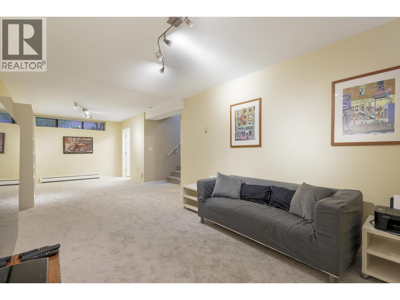 4721 Village Drive, Burnaby, British Columbia  V5G 4V7 - Photo 18 - R3090710