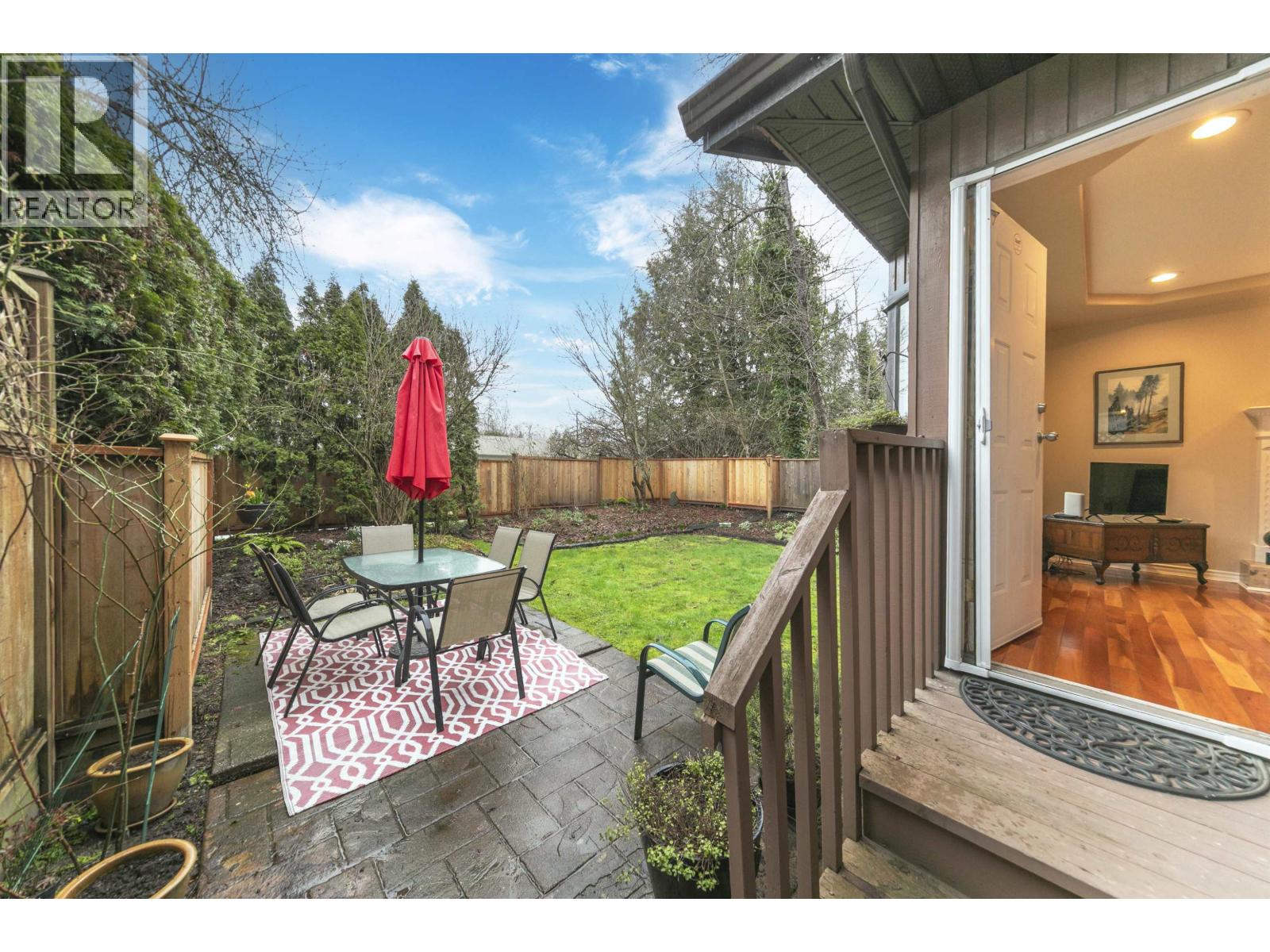 4721 Village Drive, Burnaby, British Columbia  V5G 4V7 - Photo 2 - R3090710