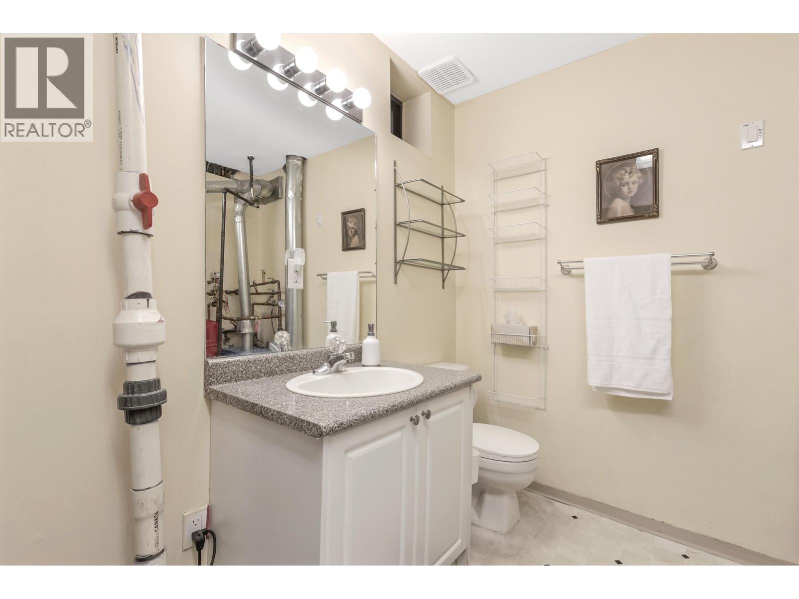 4721 Village Drive, Burnaby, British Columbia  V5G 4V7 - Photo 21 - R3090710