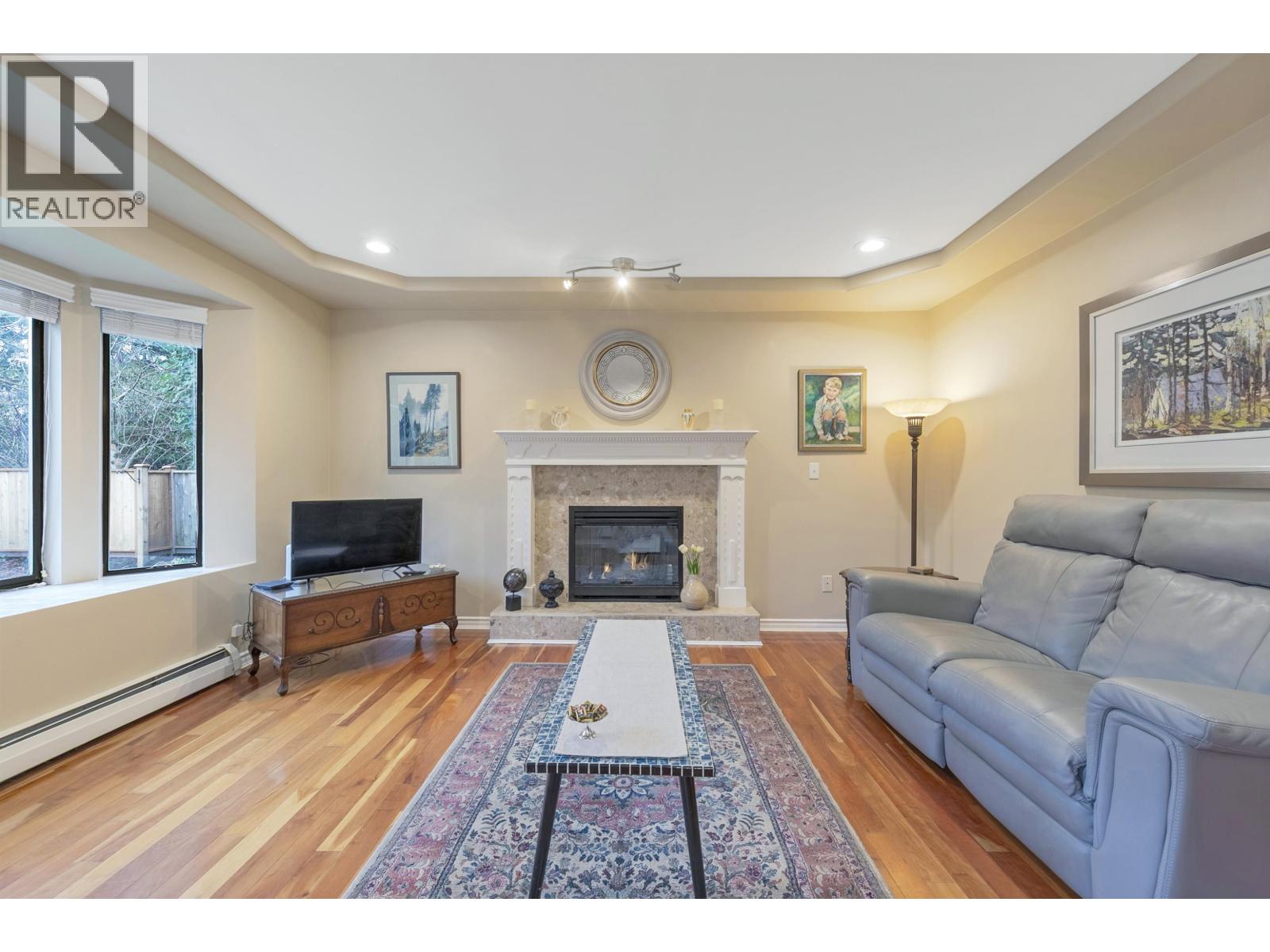 4721 Village Drive, Burnaby, British Columbia  V5G 4V7 - Photo 7 - R3090710