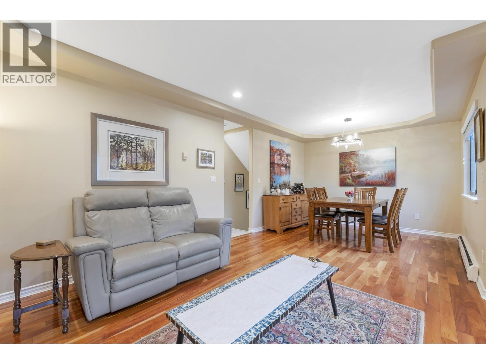 4721 Village Drive, Burnaby, British Columbia  V5G 4V7 - Photo 8 - R3090710