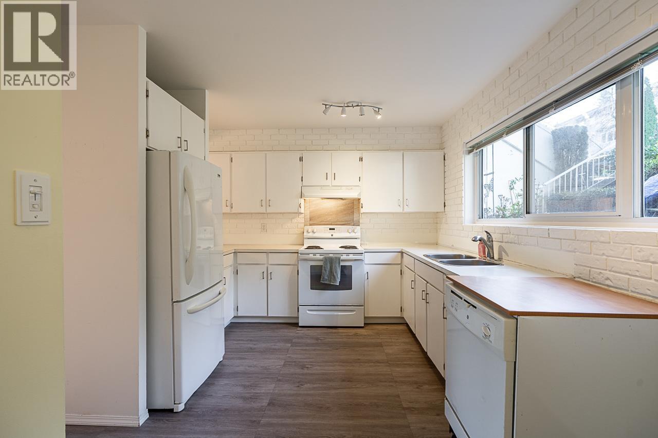 1031 Cecile Drive, Port Moody, British Columbia  V3H 1M5 - Photo 9 - R3090740