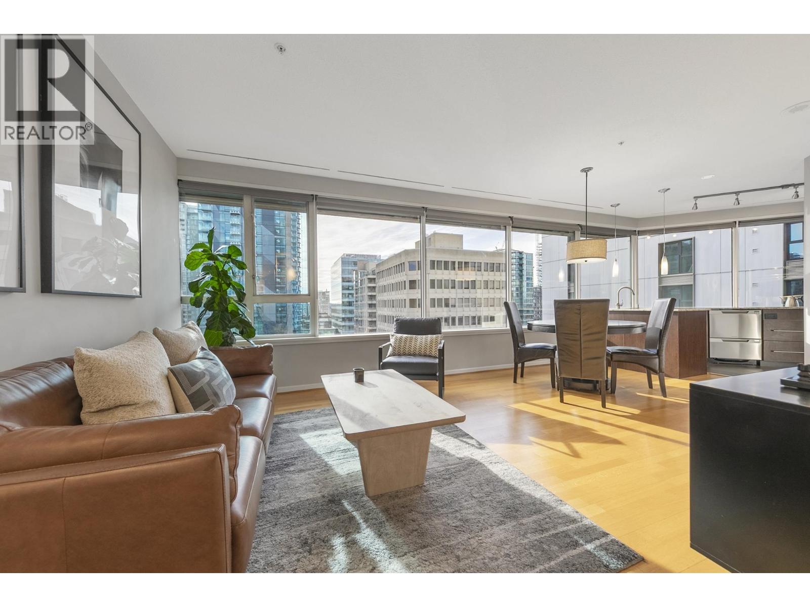 907 1177 Hornby Street, Vancouver, British Columbia  V6Z 2E9 - Photo 1 - R3090757