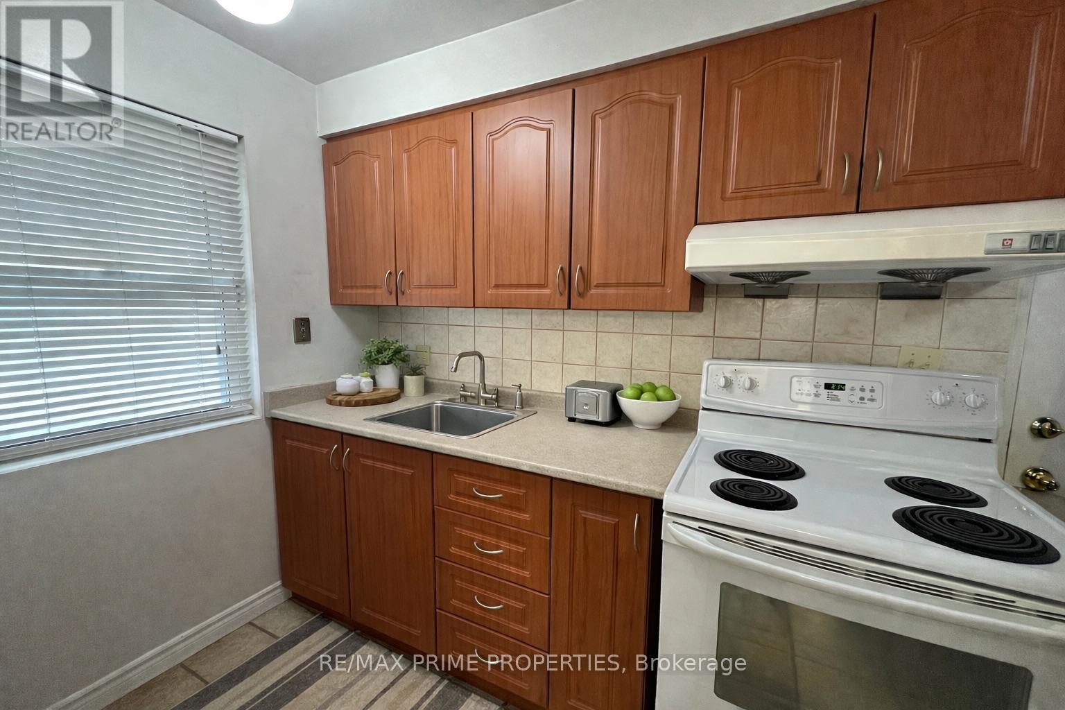 Main - 168 Highbourne Road, Toronto, Ontario  M5P 2J7 - Photo 3 - C12795760