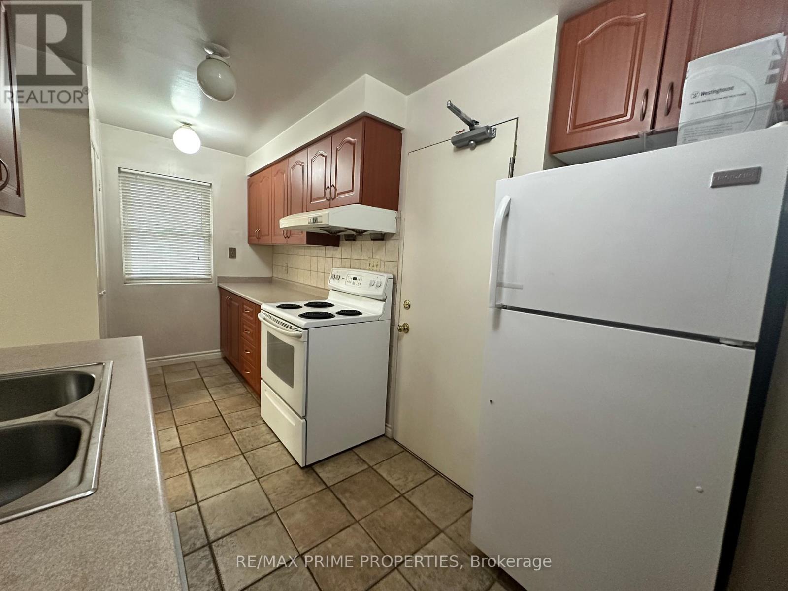 Main - 168 Highbourne Road, Toronto, Ontario  M5P 2J7 - Photo 5 - C12795760