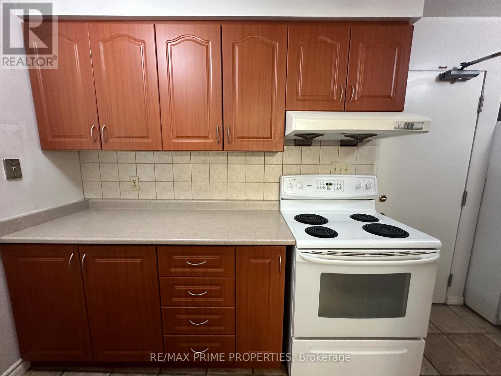 Main - 168 Highbourne Road, Toronto, Ontario  M5P 2J7 - Photo 6 - C12795760