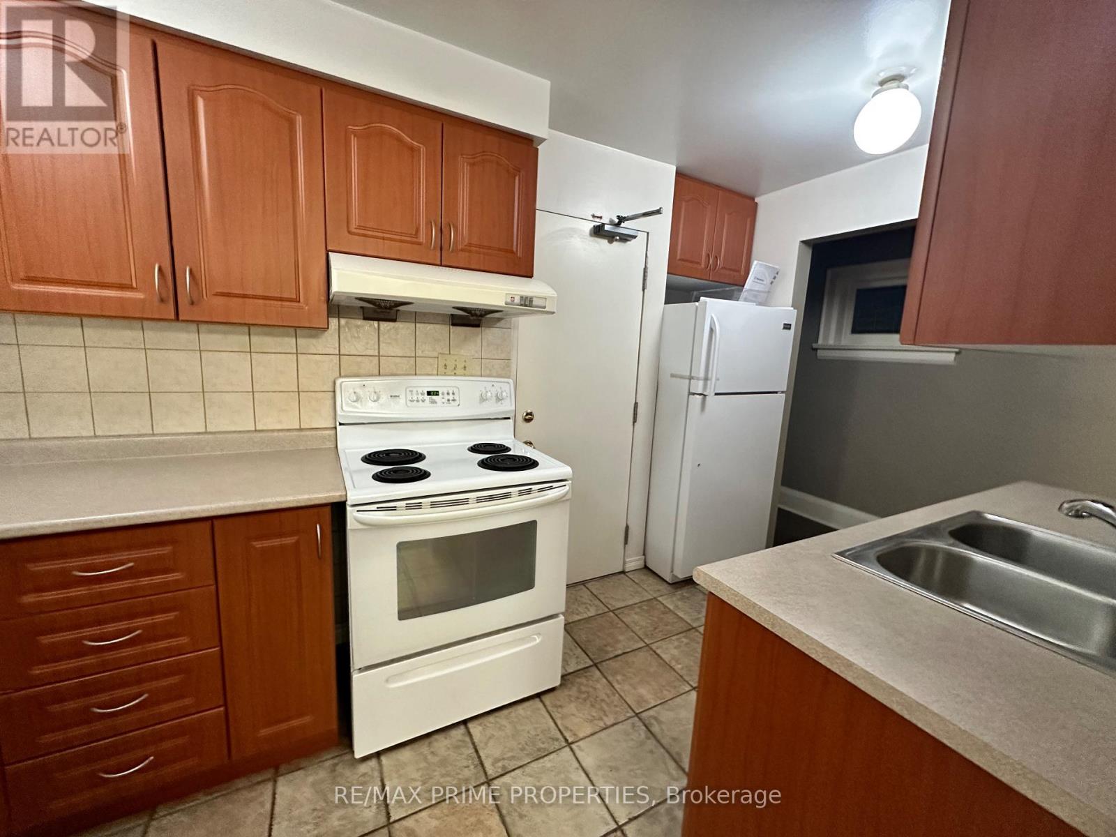Main - 168 Highbourne Road, Toronto, Ontario  M5P 2J7 - Photo 8 - C12795760