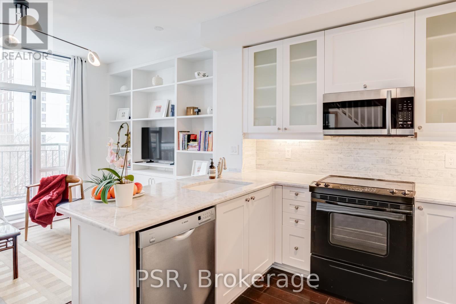 602 - 901 QUEEN STREET W, Toronto, Ontario