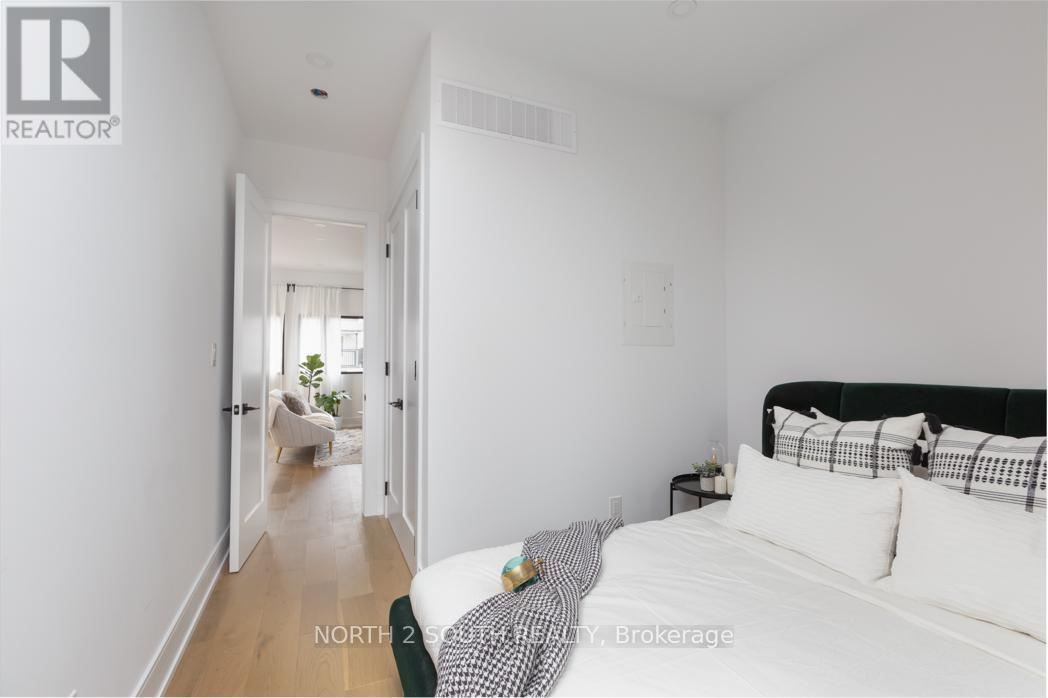 B - 918 Manning Avenue, Toronto, Ontario  M6G 2X4 - Photo 7 - C12795794