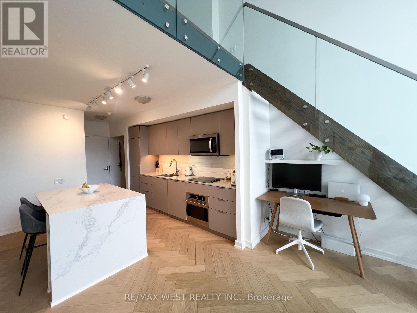 728 - 5 Hanna Avenue, Toronto, Ontario  M6K 0B3 - Photo 1 - C12795598