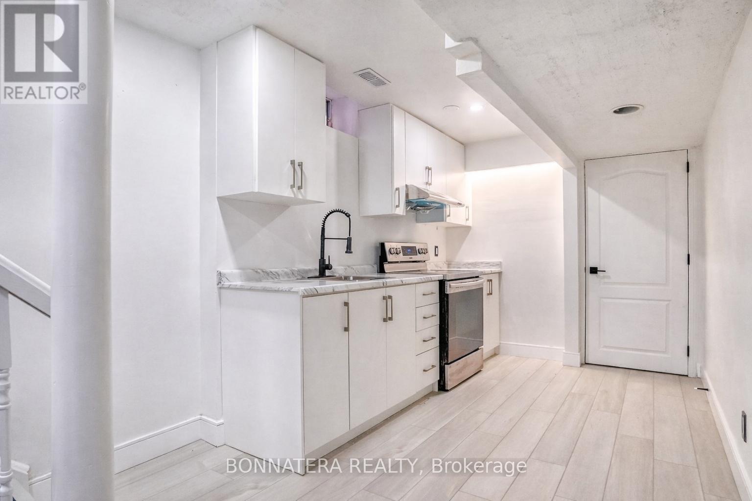 6175 Ford Road, Mississauga, Ontario  L5V 1X2 - Photo 3 - W12795764