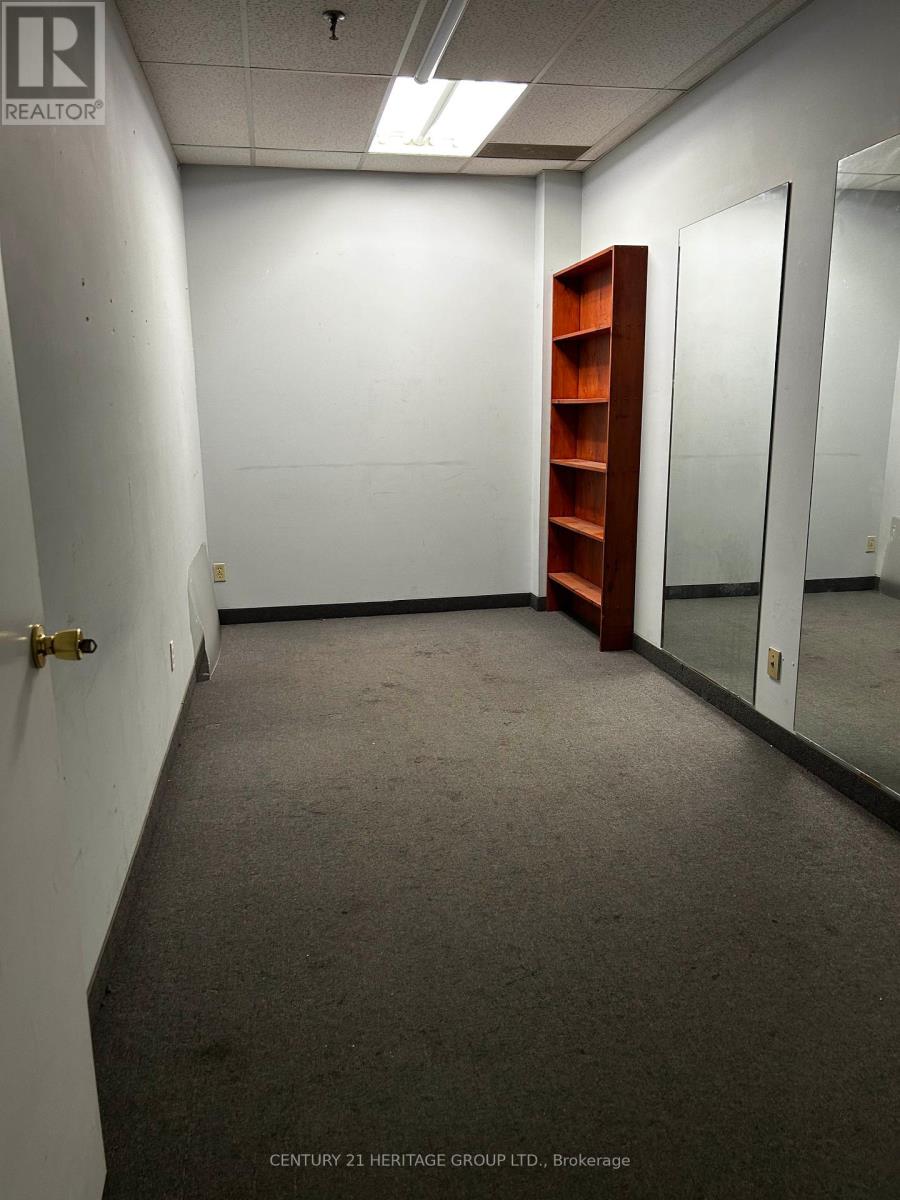 209 - 4544 Dufferin Street W, Toronto (York University Heights), Ontario  M3H 5X2 - Photo 4 - W12795796