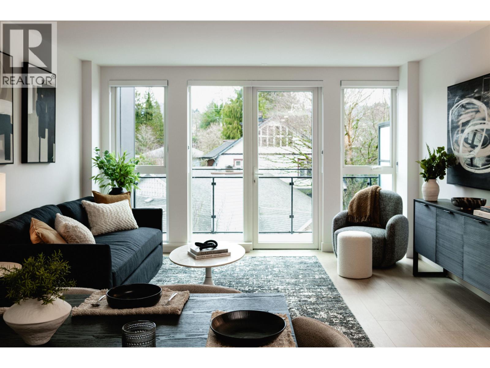 419 422 E 3rd Street, North Vancouver, British Columbia  V7L 0K1 - Photo 2 - R3085810