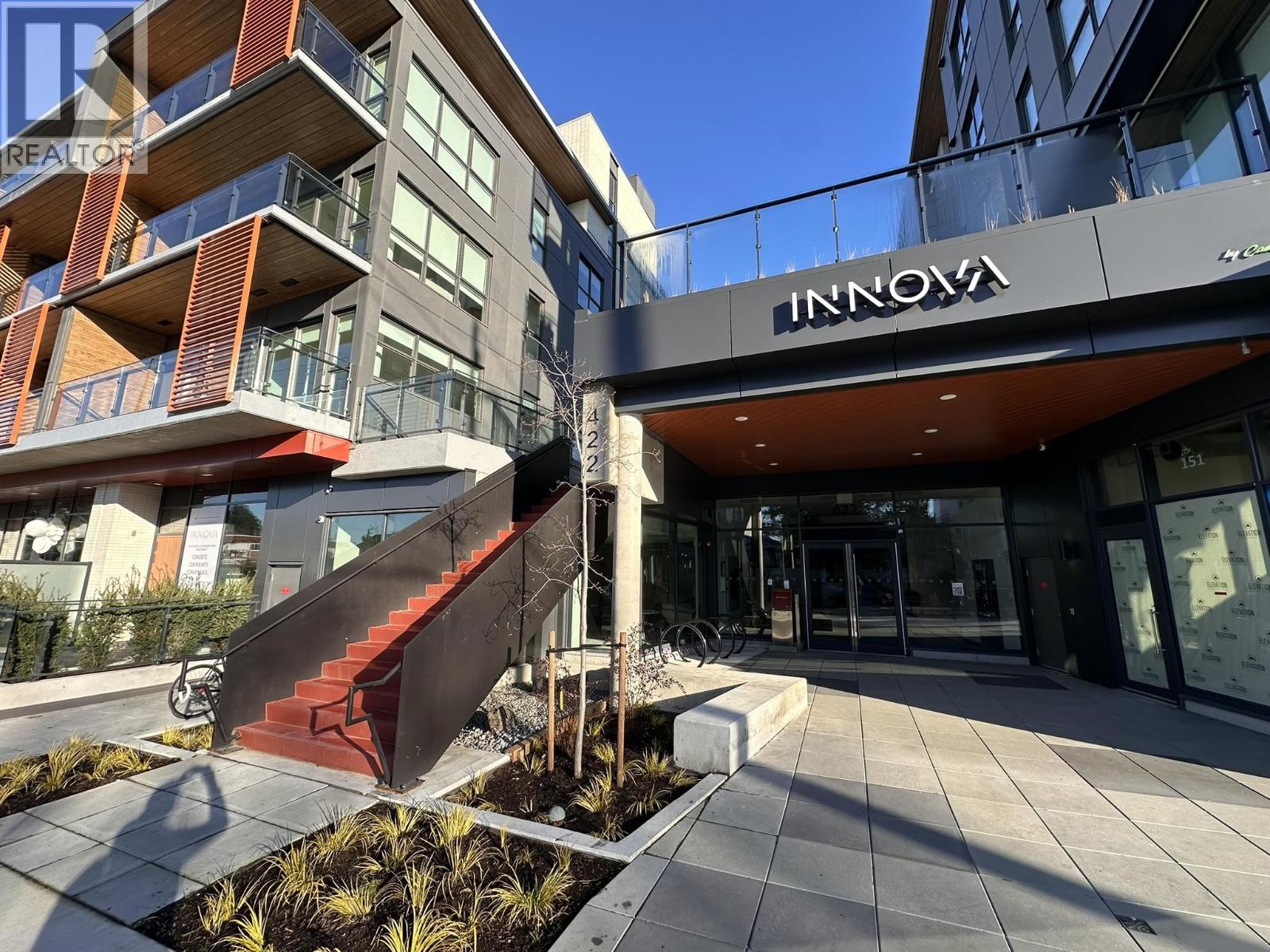 419 422 E 3RD STREET, North Vancouver, British Columbia