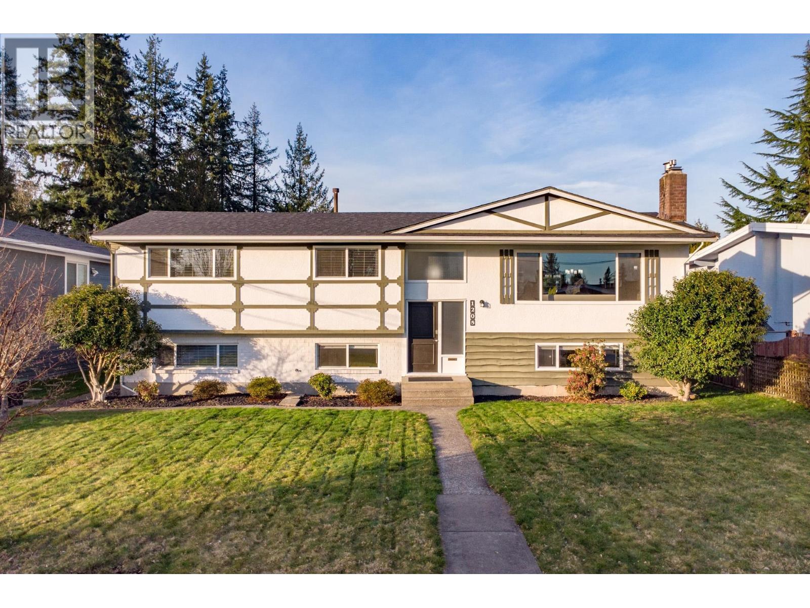 1205 Brisbane Avenue, Coquitlam, British Columbia  V3J 5K9 - Photo 2 - R3089840