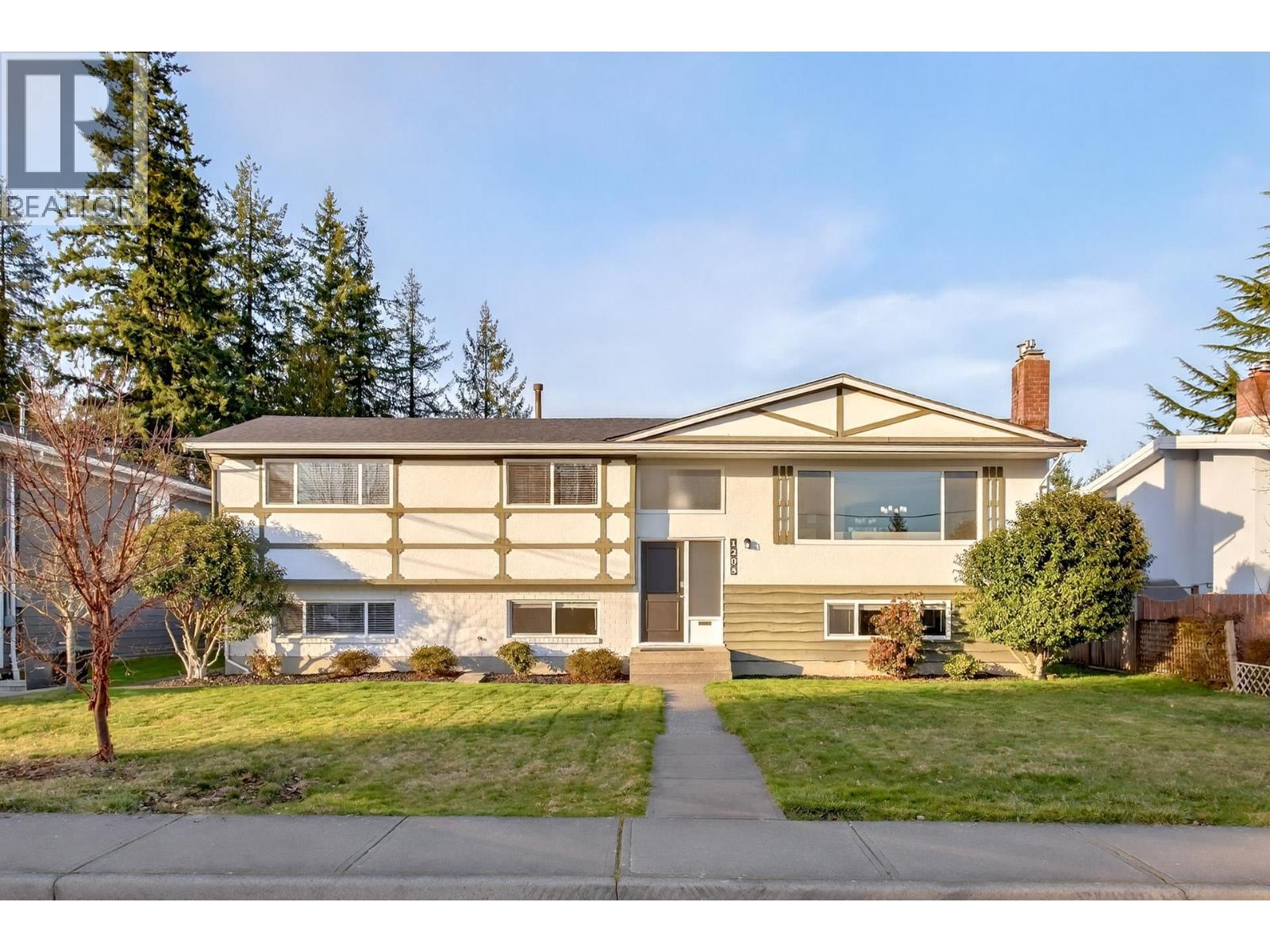 1205 Brisbane Avenue, Coquitlam, British Columbia  V3J 5K9 - Photo 1 - R3089840